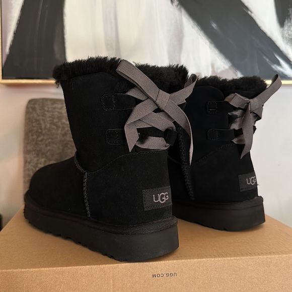 Ugg mini continuity bow size 7 Nwt - Picture 4 of 7
